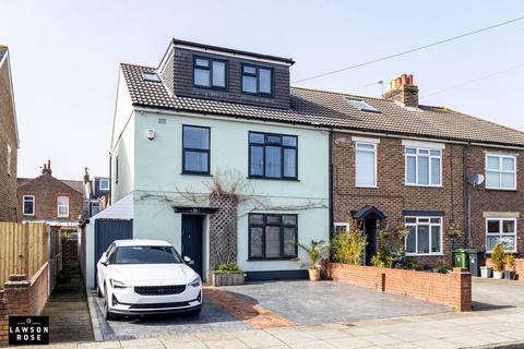 4 bedroom end of terrace house for sale, Crofton Road, Southsea