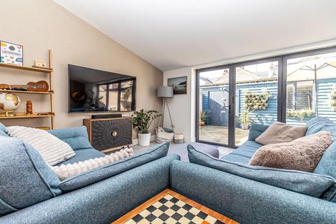 4 bedroom end of terrace house for sale, Crofton Road, Southsea
