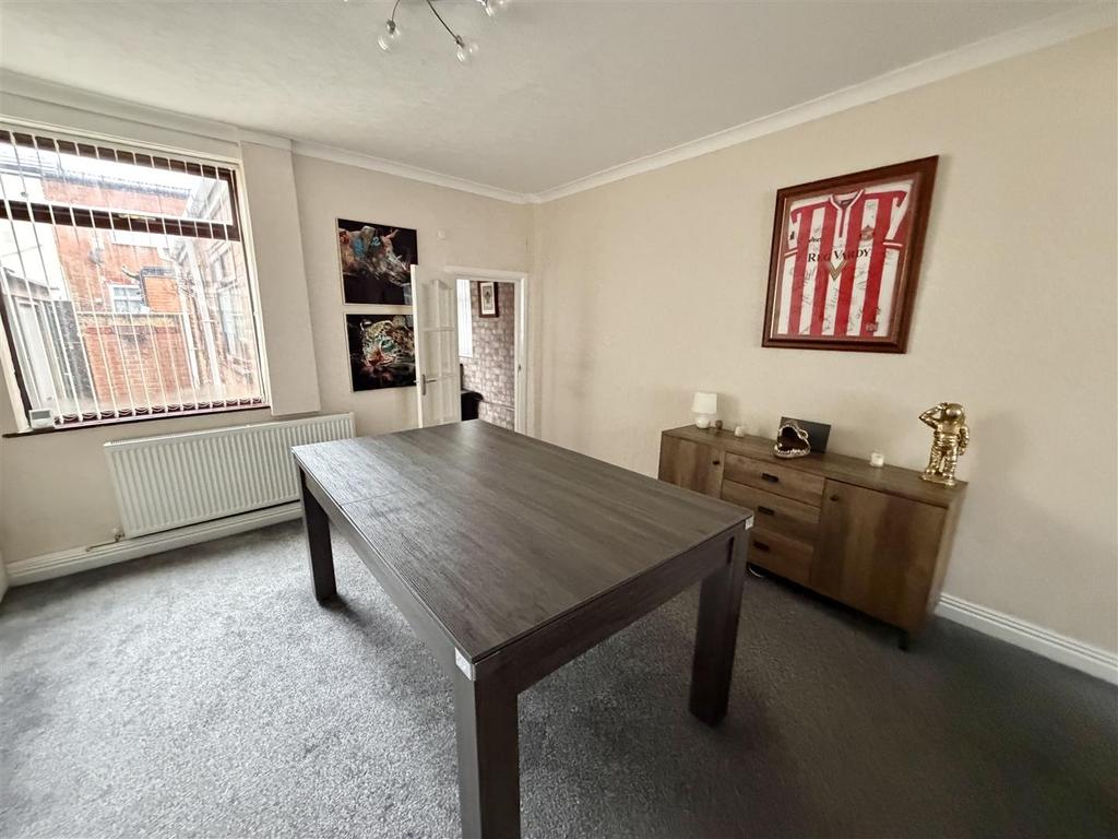 Lounge & Dining Room