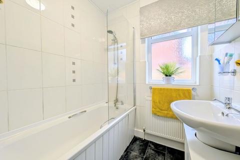 2 bedroom apartment to rent, To Let - Warren Court, Westcliffe Road, Birkdale - Two Double Bedroom Apartment