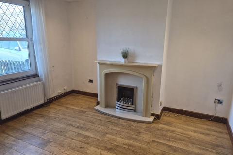 2 bedroom terraced house to rent, Springbank Crescent, Huddersfield