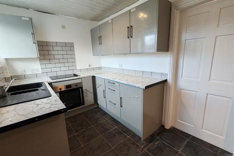 2 bedroom terraced house to rent, Hammond Street, Huddersfield