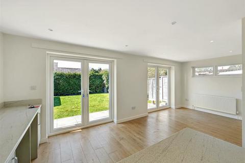 3 bedroom detached bungalow to rent, Ferris Avenue, Bournemouth BH8