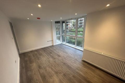 2 bedroom apartment to rent, Tollgate Gardens, London