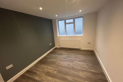 2 bedroom apartment to rent, Tollgate Gardens, London