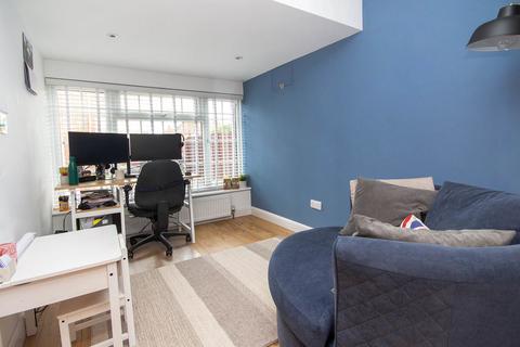 3 bedroom semi-detached house for sale, Magpie Drive, West Totton
