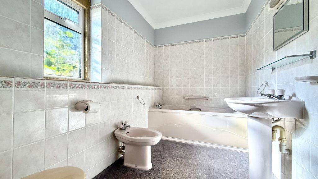 En Suite to Bedroom