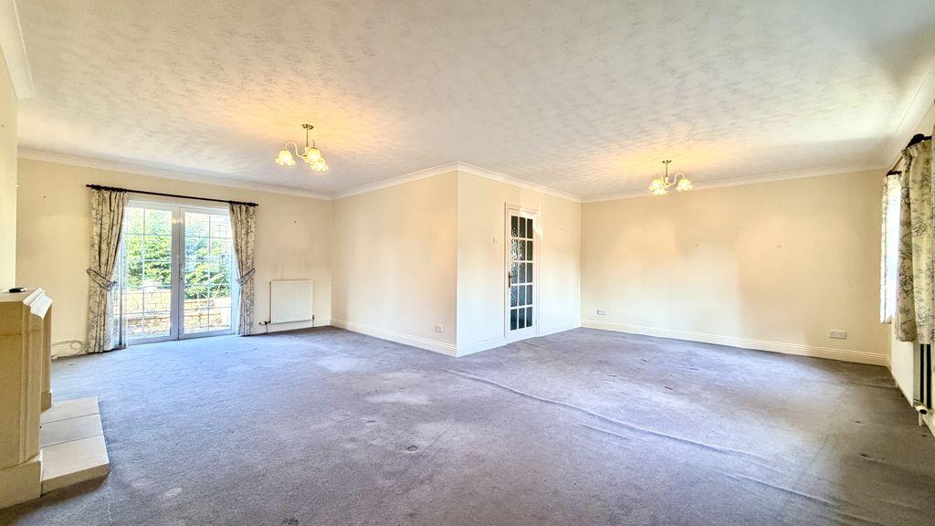 Sitting/Dining Room