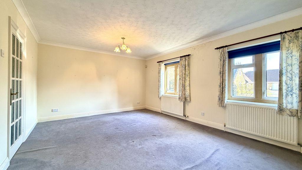 Sitting/Dining Area