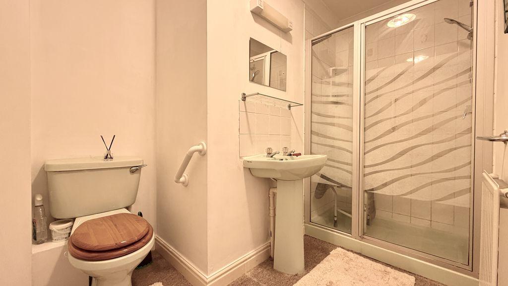 En Suite to Bedroom