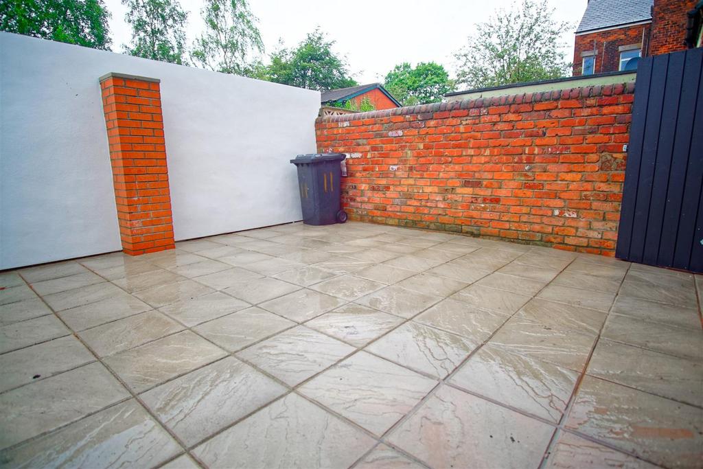 Wall-Enclosed Rear Yard