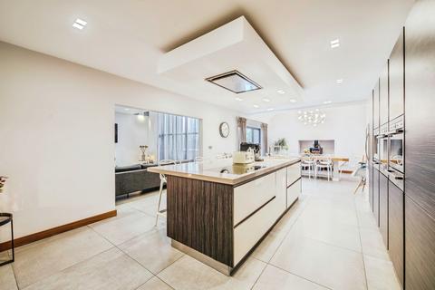 4 bedroom detached house for sale, Alltyferin Road, Carmarthen SA32
