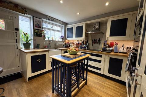 2 bedroom semi-detached house for sale, Boundary Road, Loudwater HP10
