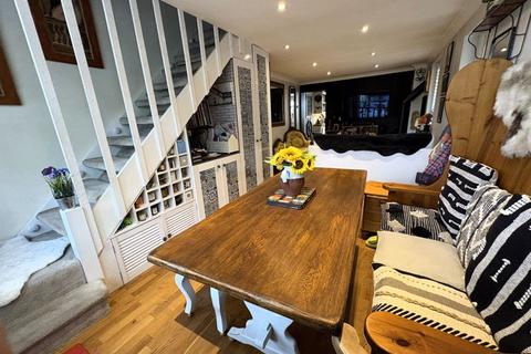 2 bedroom semi-detached house for sale, Boundary Road, Loudwater HP10