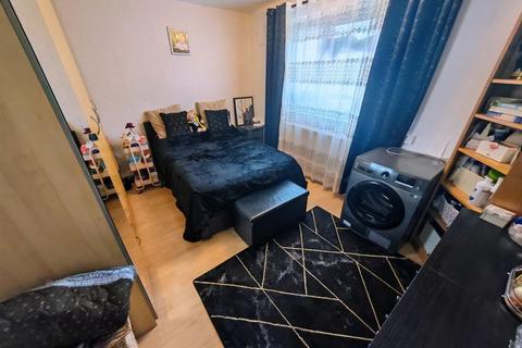 undefined, Dabbs Hill Lane, Northolt