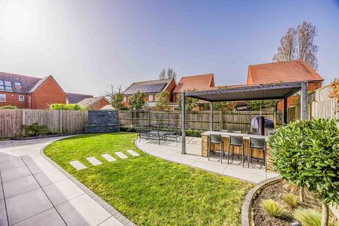 6 bedroom detached house for sale, Manor Farm Close, Havant