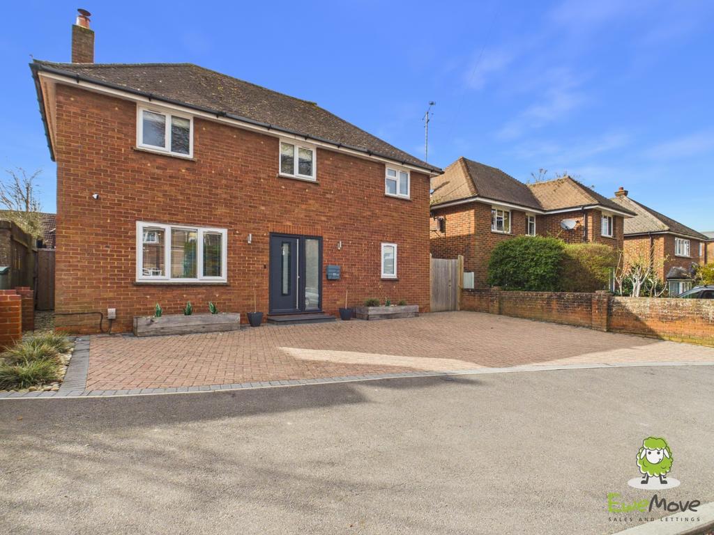 Ewe Move Estate Agents Basingstoke - 22 Downsland R