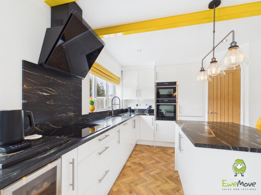 Ewe Move Estate Agents Basingstoke - 22 Downsland R