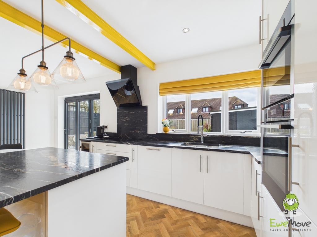 Ewe Move Estate Agents Basingstoke - 22 Downsland R