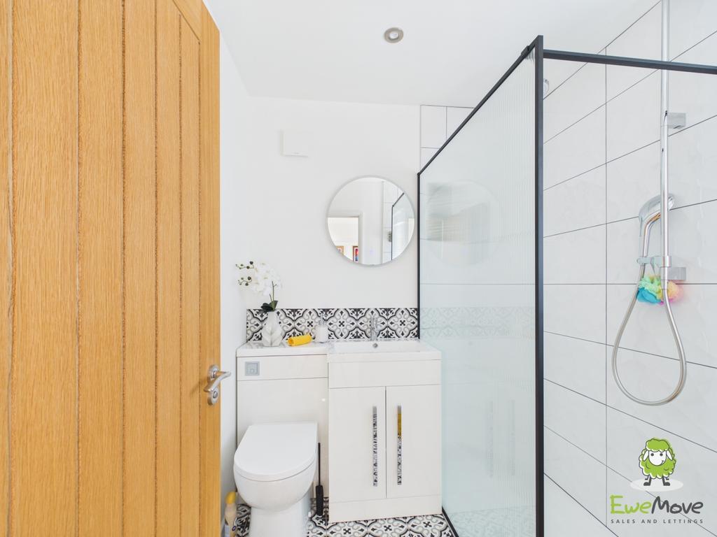 Ewe Move Estate Agents Basingstoke - 22 Downsland R