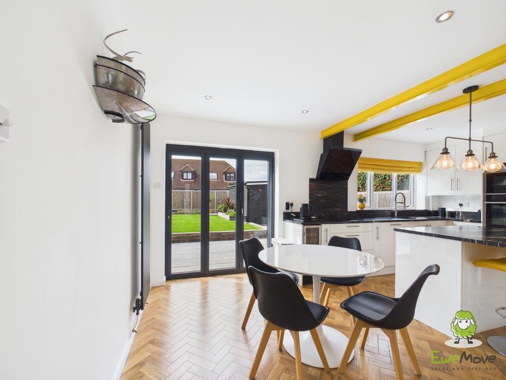 Ewe Move Estate Agents Basingstoke - 22 Downsland R
