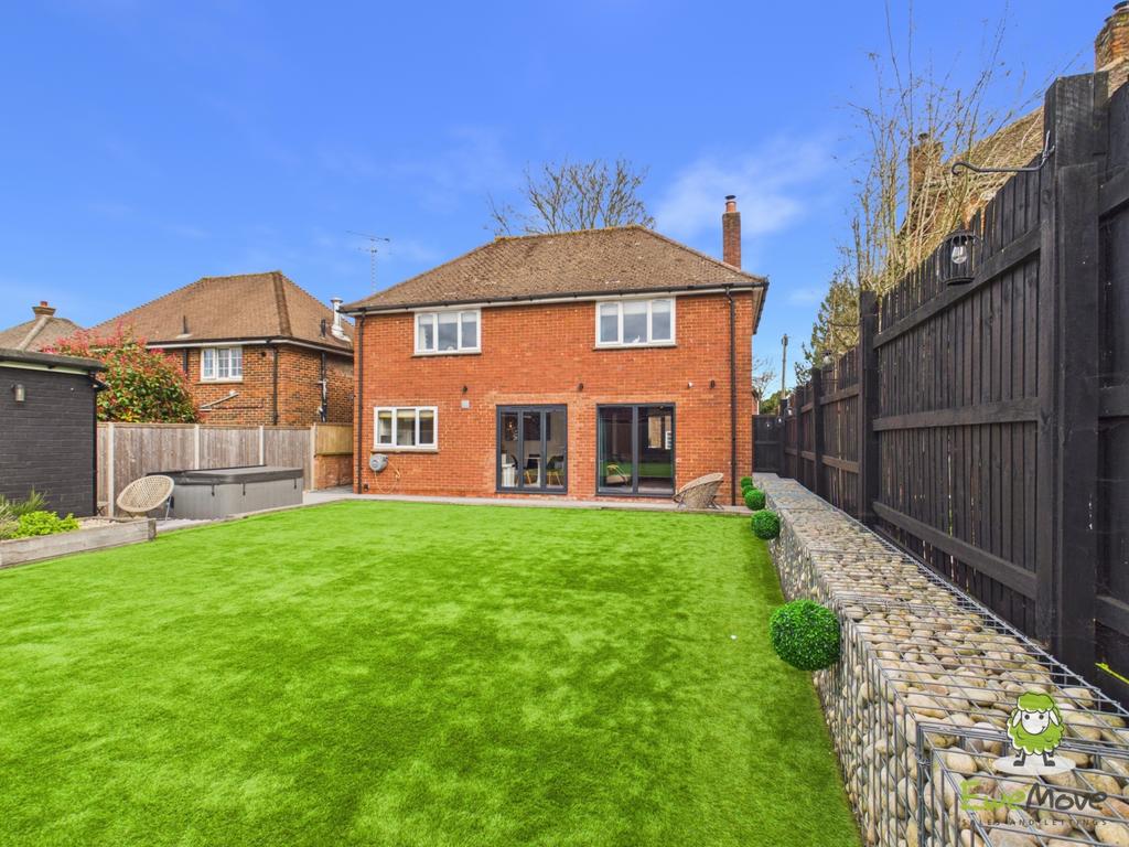 Ewe Move Estate Agents Basingstoke - 22 Downsland R