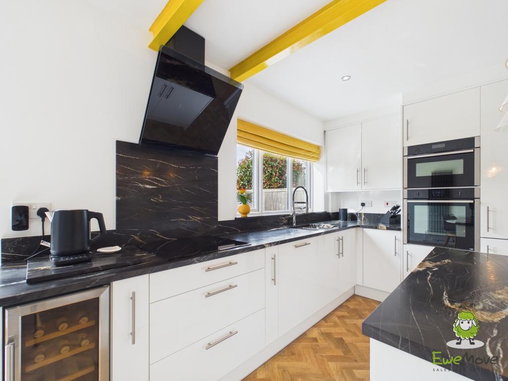 Ewe Move Estate Agents Basingstoke - 22 Downsland R