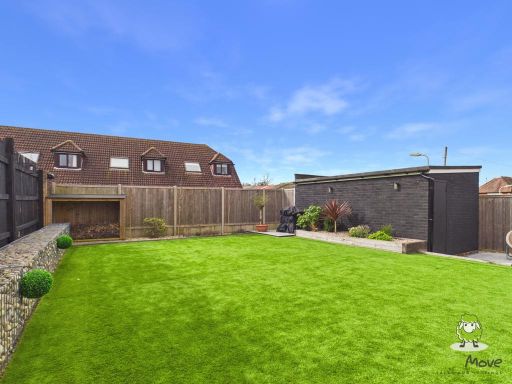 Ewe Move Estate Agents Basingstoke - 22 Downsland R