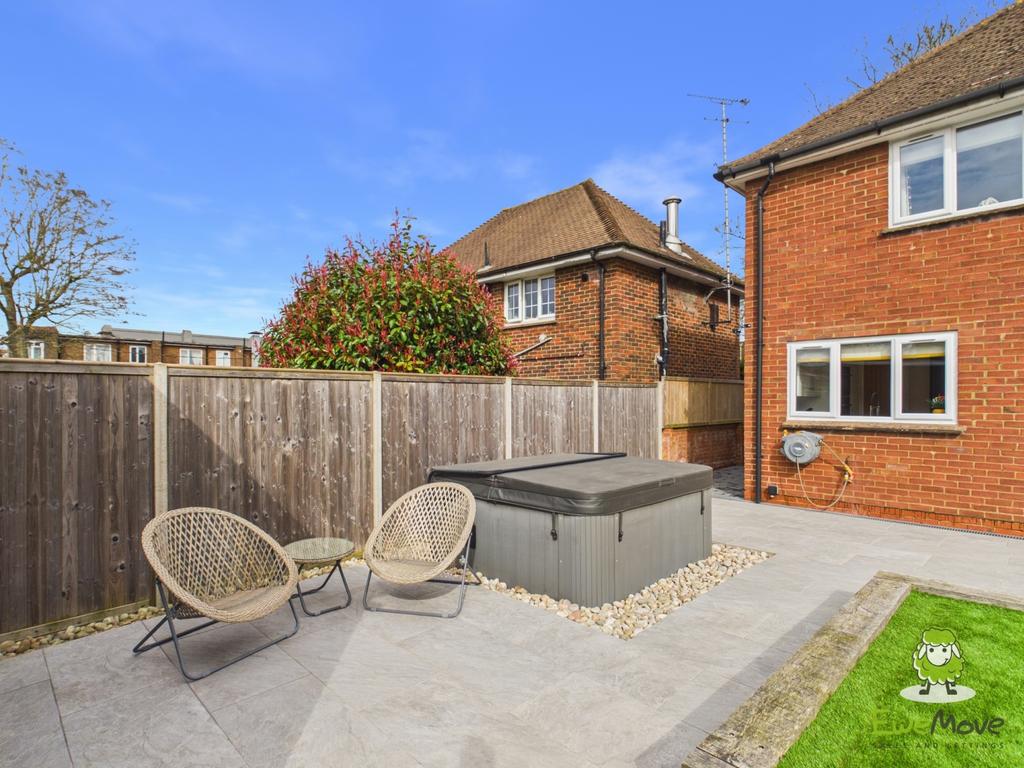 Ewe Move Estate Agents Basingstoke - 22 Downsland R