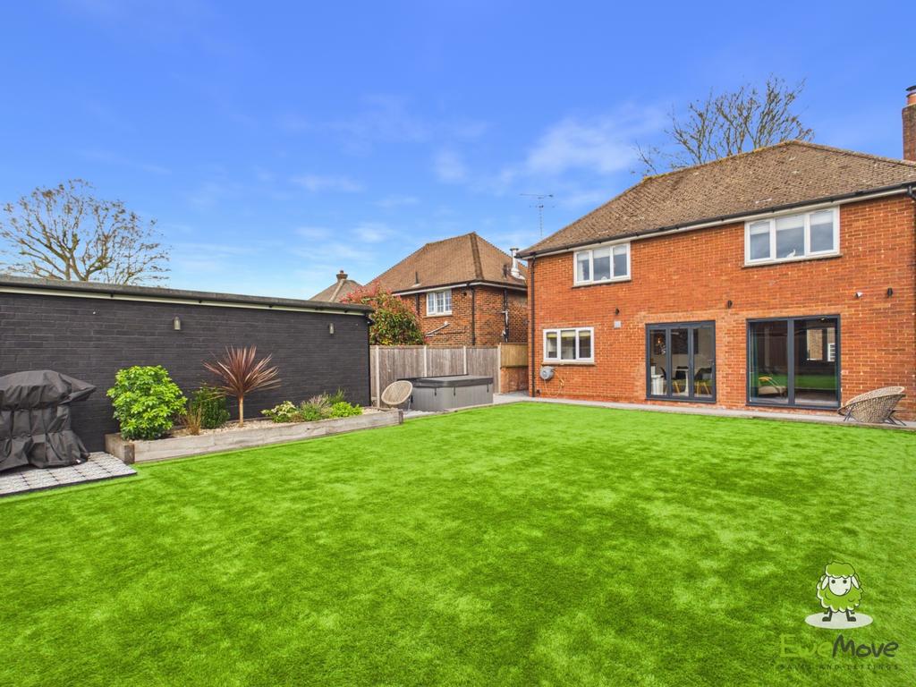Ewe Move Estate Agents Basingstoke - 22 Downsland R