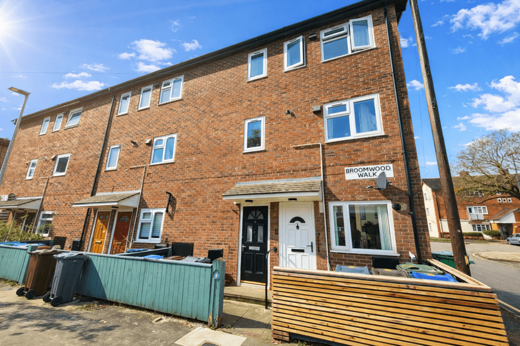 1 Bedroom Garden Flat For Sale