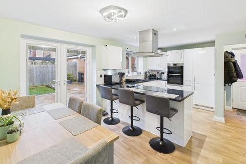 4 bedroom detached house for sale, Blake Close, Towcester, NN12