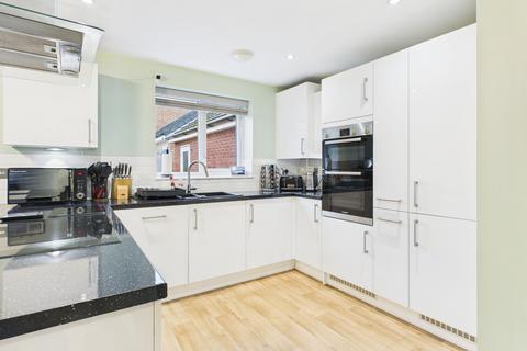 4 bedroom detached house for sale, Blake Close, Towcester, NN12