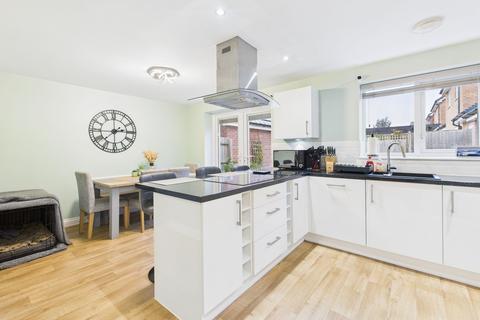 4 bedroom detached house for sale, Blake Close, Towcester, NN12