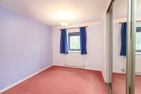 2 bedroom flat to rent, East Champanyie, Edinburgh, EH9