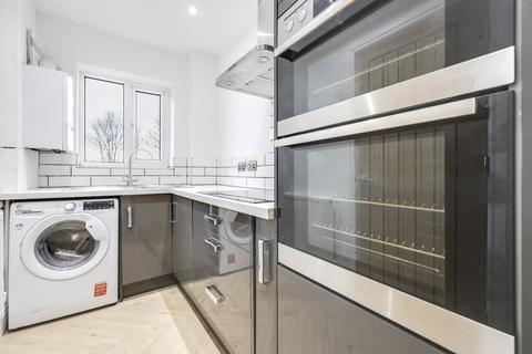 2 bedroom flat to rent, Kerry Garth, Horsforth, Leeds, West Yorkshire, LS18