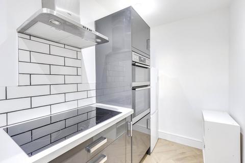 2 bedroom flat to rent, Kerry Garth, Horsforth, Leeds, West Yorkshire, LS18