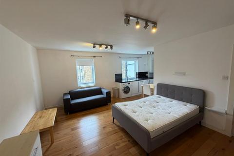 Studio to rent, Webster Rd, Bermondsey, Southwark