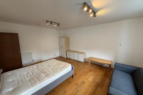 Studio to rent, Webster Rd, Bermondsey, Southwark
