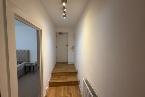 Studio to rent, Webster Rd, Bermondsey, Southwark
