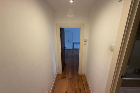 Studio to rent, Webster Rd, Bermondsey, Southwark