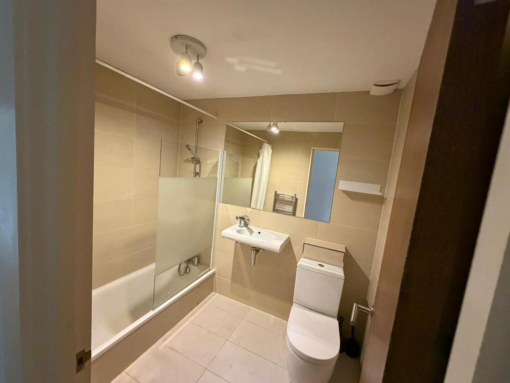 Flat 5 96 Webster Rd SE16 V.jpeg