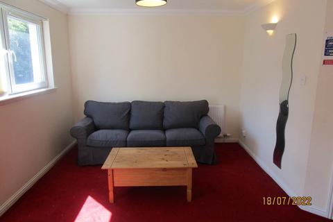 4 bedroom house to rent, 8 Milnbank Gardens, ,