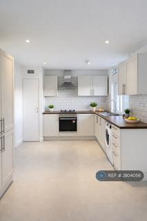 3 bedroom maisonette to rent, Cedars Road, London, SW4