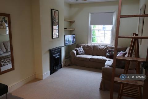 1 bedroom flat to rent, Epirus Mews, London, SW6
