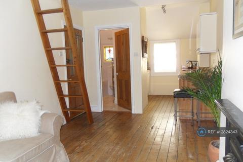 1 bedroom flat to rent, Epirus Mews, London, SW6