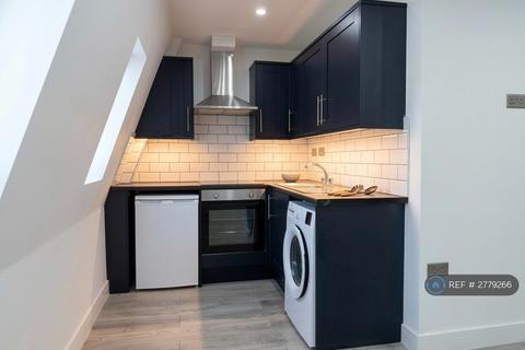 1 bedroom flat to rent, Arthur Road, London, SW19