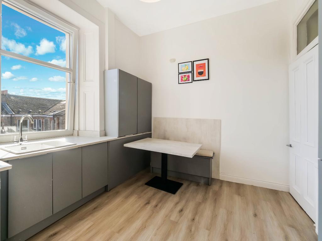 Kitchen/ Dining Area