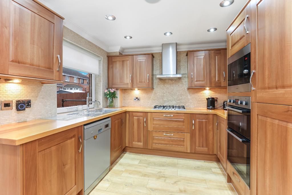 Kitchen/ Dining Area