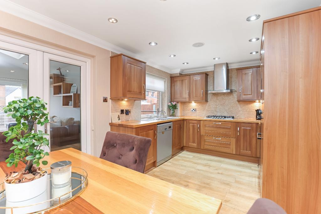 Kitchen/ Dining Area